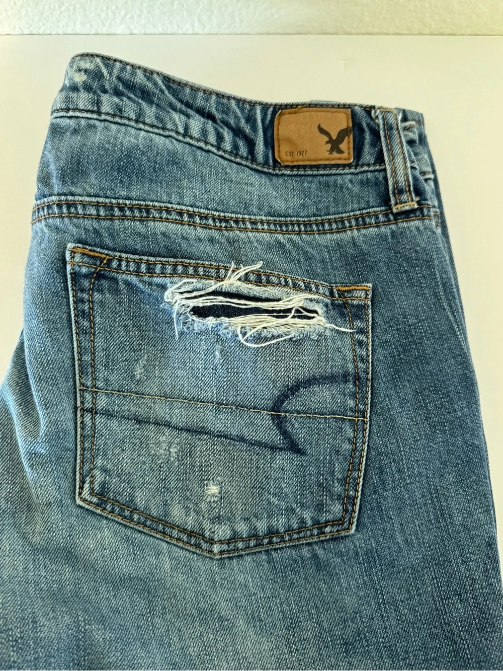 American Eagle Outfitters Distressed Blue Denim Cropped Jeans 5-Pocket